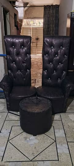 royal sofaas with round table