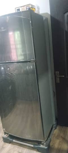 JUMBO SIZE DAWLANCE FRIDGE 03094732245