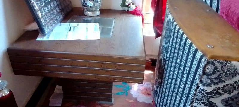 2 side tables 0ne center table  7 seater   3 month used 03339148842 14