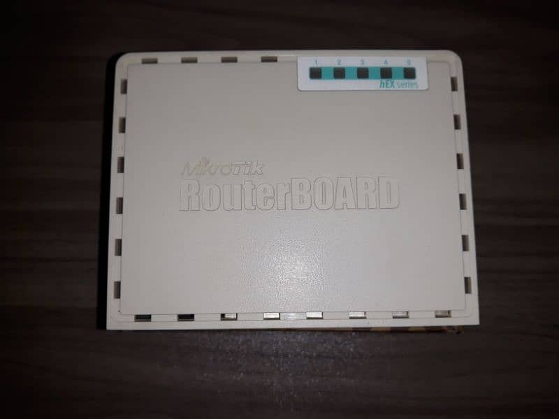 Mikrotik hEX RB750Gr3 5-port Ethernet Gigabit Router 1