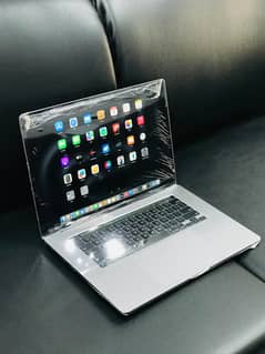 Apple Macbook pro 2141 16inches