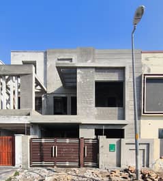 5 Marla Newly Built Grey Structure in Low Cost G Block for Sale, Back of Park Near MB