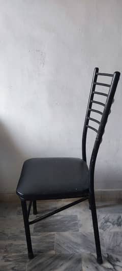 dining table's 6 chairs
