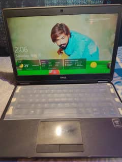 Laptop latitude E7450 128 SSD 8 ram  core i5 5 gen