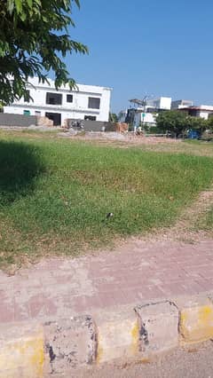 1 Kanal Corner Plot for Sale in Bahria Enclave Islamabad