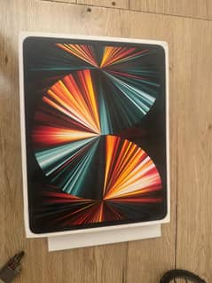 I Pad pro 12.9 WiFi 128 gb with Apple Pencil and Magic Keyboard 9/10