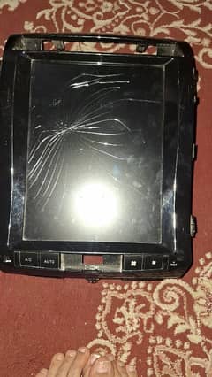 Tesla Style Android Car Multimedia Screen - Cracked Screen