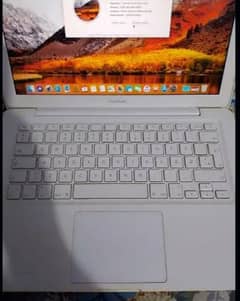 white Macbook  13 beast for students core 2 duo