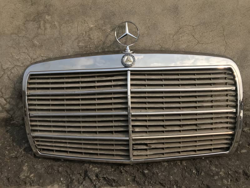 Mercedes Benz W123 E-Class Console Speed O Meter Grill Parts 240D 300D 2