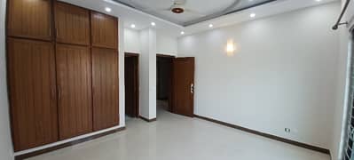 flat available for residence or office