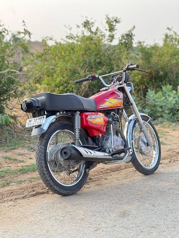 2021 model bike Red colour. exchange possible with CD 70. 0
