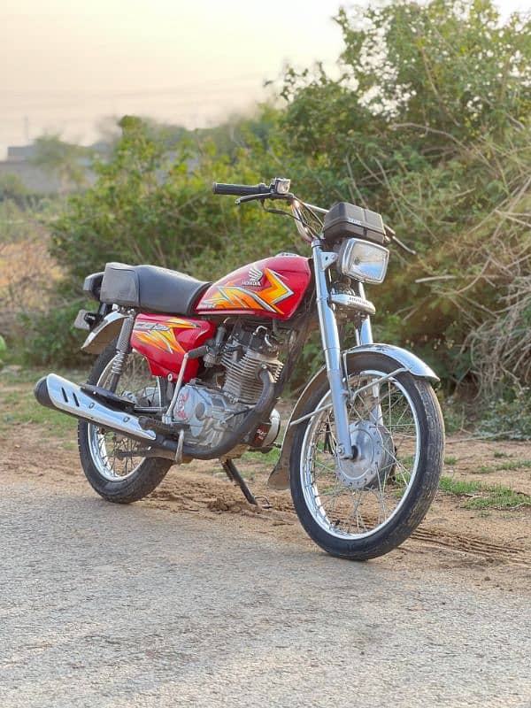 2021 model bike Red colour. exchange possible with CD 70. 2