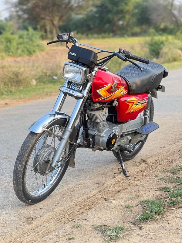 2021 model bike Red colour. exchange possible with CD 70. 3