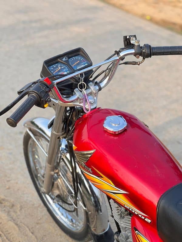 2021 model bike Red colour. exchange possible with CD 70. 4