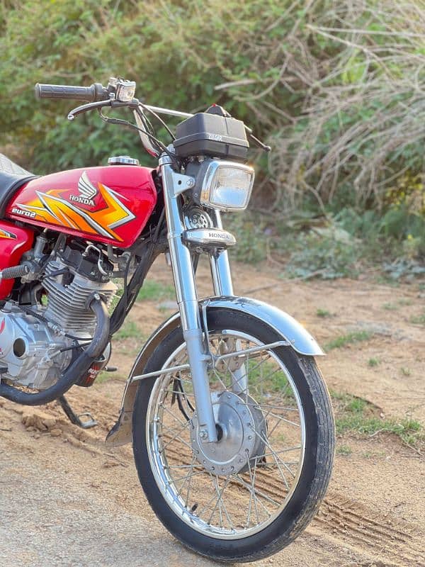 2021 model bike Red colour. exchange possible with CD 70. 5