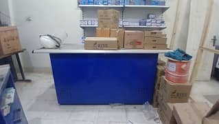 Shop/reception cash counter, face counter in metal body, fine finish