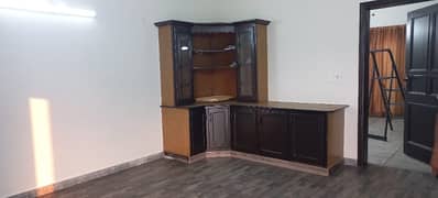 10 upper Portion lower portion locked available for rent
