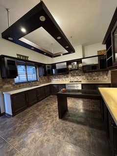 Like new slightly used facing park knaal 5bed house available for rent in HBFC SOCIETY