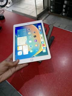 Apple iPad. 5 128 GB 10 by 10 condition