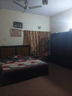 For Sale 600 Sq Yard Old Bungalow Single Storey