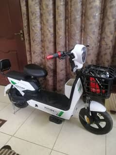 Scooty Yj Future Indus - 5 Months Used - In Warranty