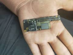 iphone Xs Max board non pta lakin sim working kr Rahi hai 2 sal se