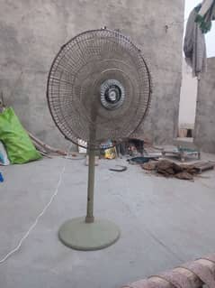 Pedestal fan for sale bilkul ok hai koi kam nhi hony wala