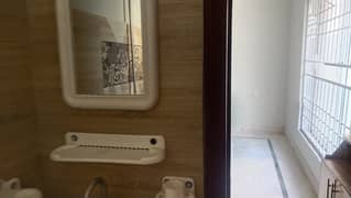 10 MARLA HOUSE AVAILABLE FOR RENT