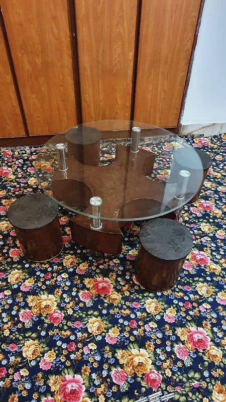 Center Table with 4 stools 1