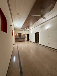 3 bedroom very vip upper portion available for rent