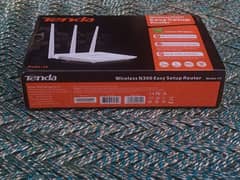 Tenda wireless router, with 3 antenna's, almost new.