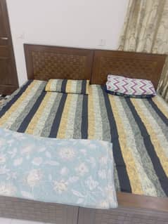 2 single beds