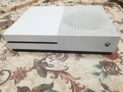 Xbox one s 500gb with 2 controllers and box