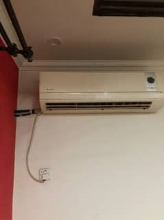 Gree 1.5 ton non iverter Ac with 8/10 condition