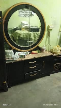 Dressing table N tow sid table condition 10/8  achi halte hai