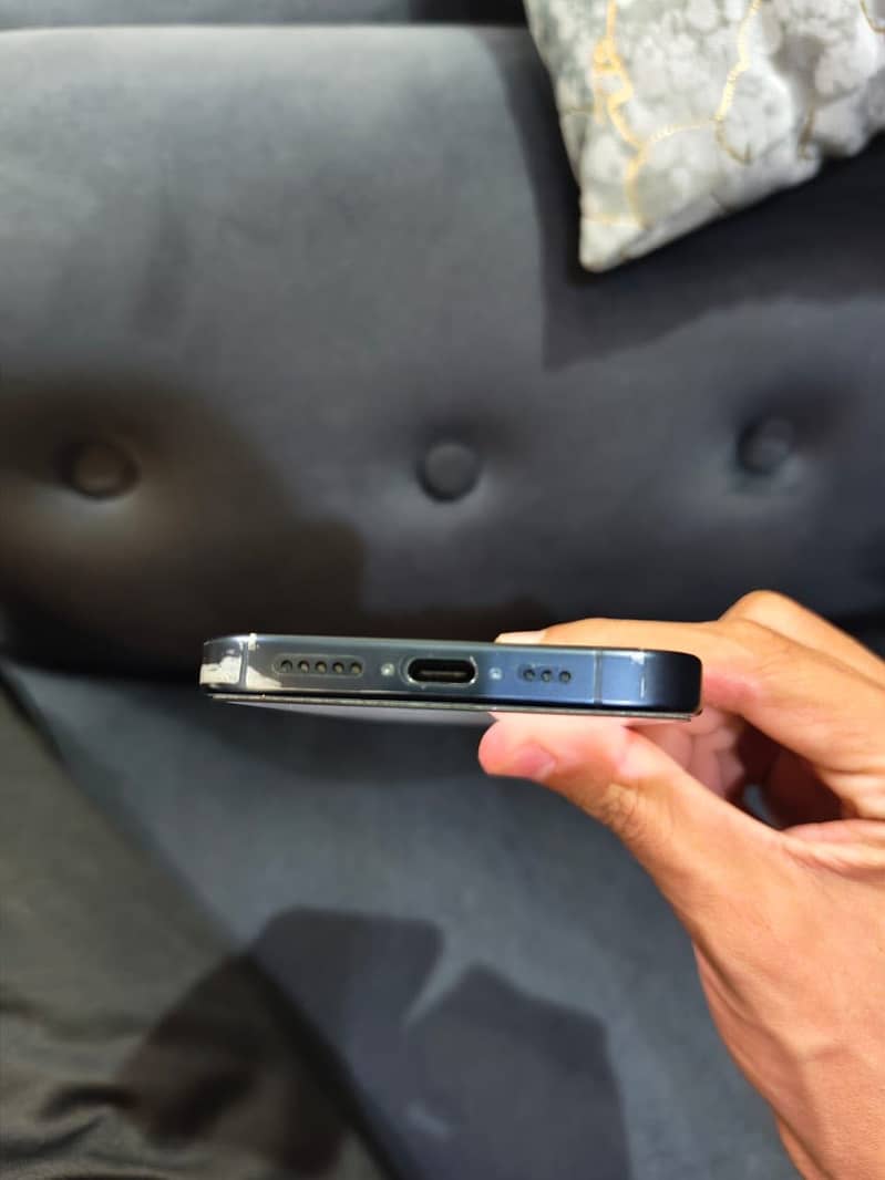 iPhone 15 pro JV (10/10 condition) with box 4