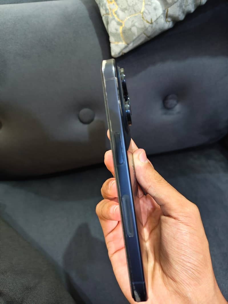 iPhone 15 pro JV (10/10 condition) with box 5