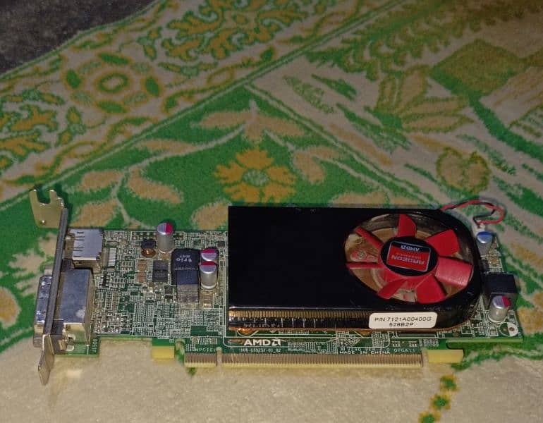AMD RADEON R7 250 2GB DDR3 128 BIT 4