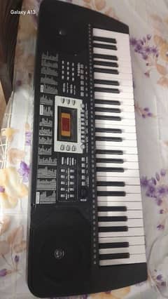 Electronic musical keyboard