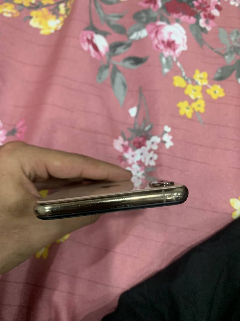 iPhone xs max read add carefully 4