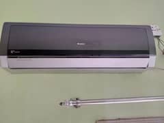 gree AC 1 ton DC inverter. 0323.4811011