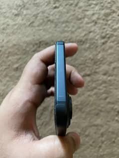 Apple iPhone 16