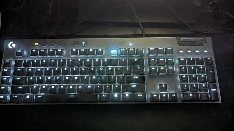LOGITECH G815  Light sync RGB mechanical keyboard 0