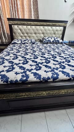 Excellent condition Bedroom set with Dressing Table and Matress