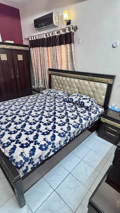 Excellent condition Bedroom set with Dressing Table and Matress