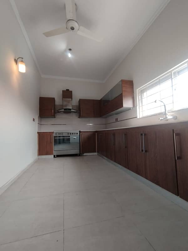 Main Boulevard Upper Portion For Rent Dha Phase 6 7