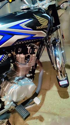 honda 125 2025 model Red or black 2 bike hai 1 deni hai
