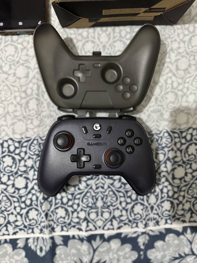 EasySMX X05 and Gamesir NovaLite Hall Effect Gaming Controllers 5