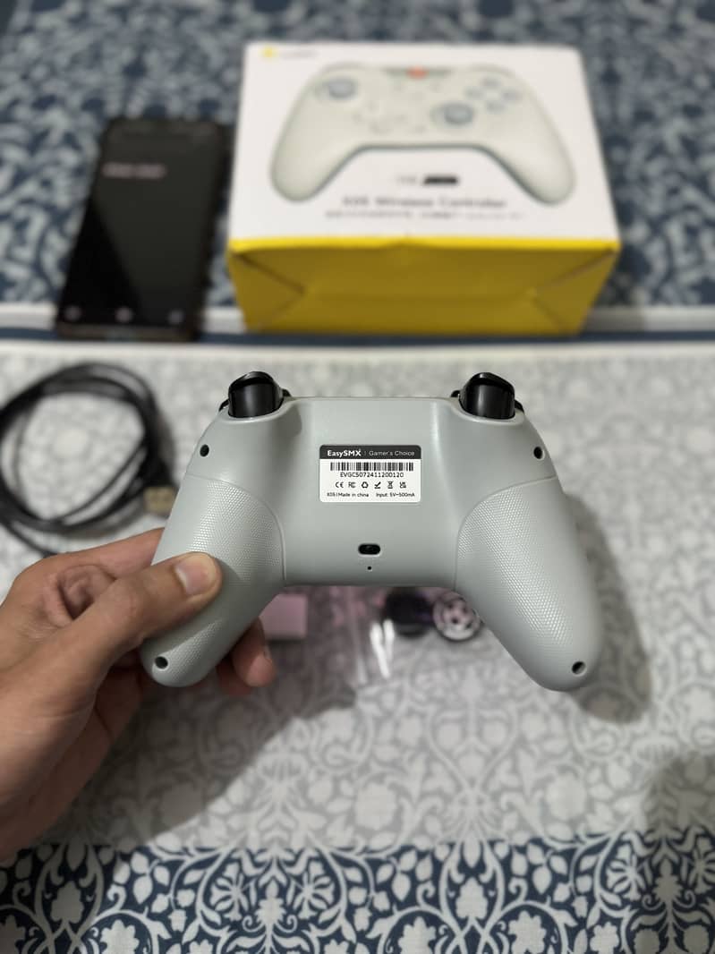 EasySMX X05 and Gamesir NovaLite Hall Effect Gaming Controllers 7