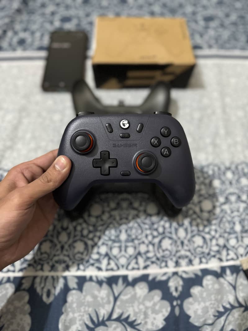 EasySMX X05 and Gamesir NovaLite Hall Effect Gaming Controllers 8